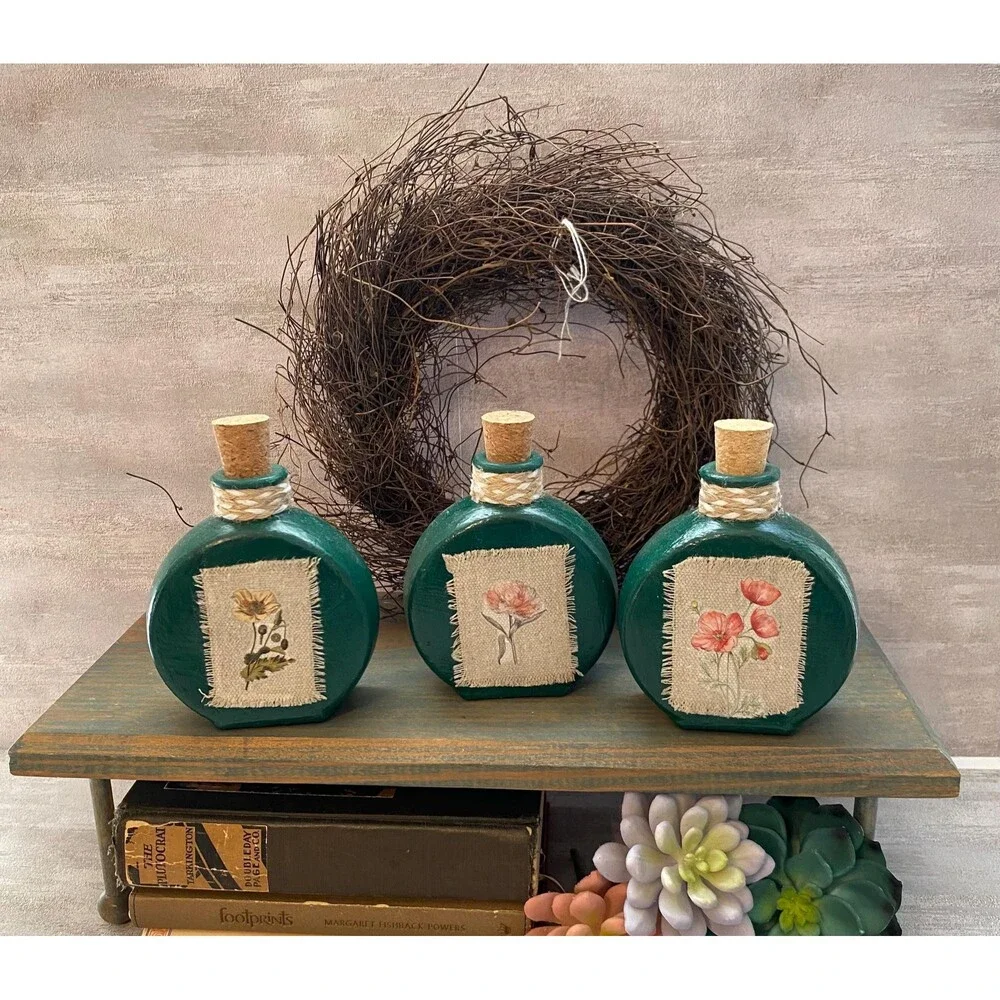 Set of 3 decorative mini vases with corks